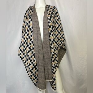 Women's Time and Tru Houndstooth Print Ruana Black One-Size  NWT